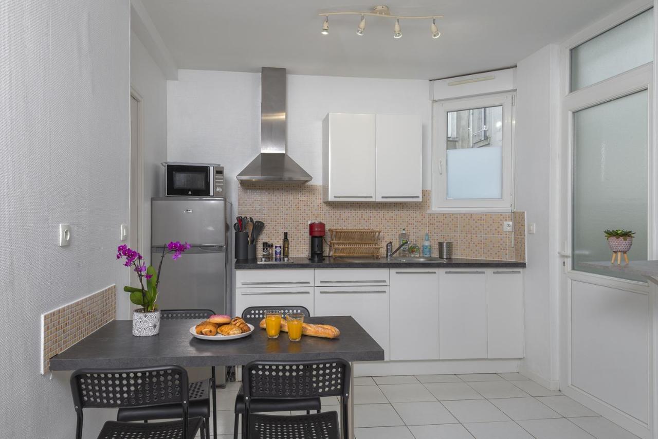 Calme Avec Parking Proche Place Ney Apartment
